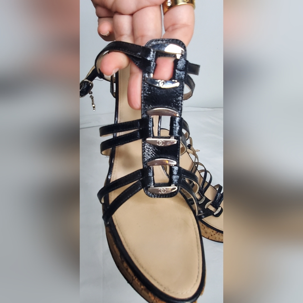 Chanel -size- 40 1/2 Black Pathent Leather Sandals And Cork Wedge Platform Heel - Picture 8 of 11